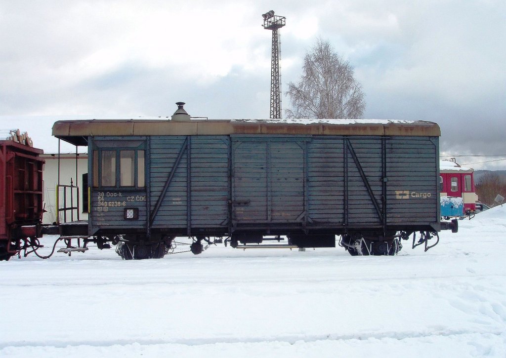 ČD Cargo Dienstwagen Daa-k auf Bhf. Volary am 24. 1. 2012.