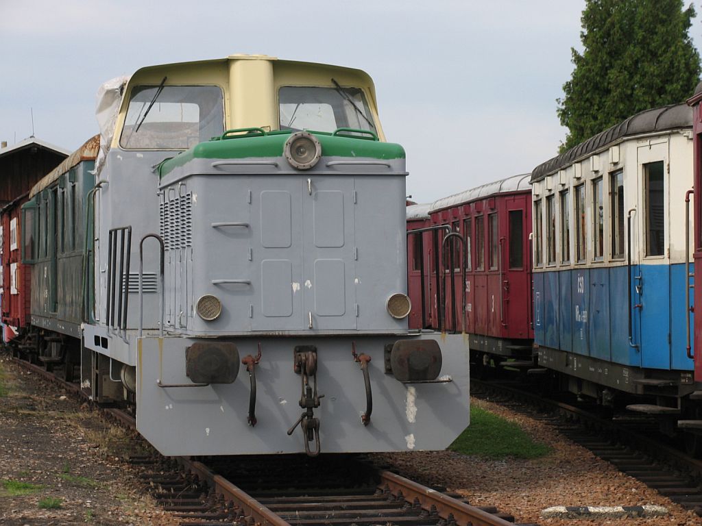ČSD 710 433-4 (Baujahr: 1970) in elezničn muzeum Vtopna Jaroměř am 12-8-2011.