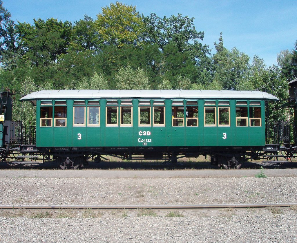 ČSD historische Wagen Ci4-1732 (Baujahr 1908, Hersteller Ringhoffer)) auf Bhf. Lun u Rakovnka fr Sonderzge am 18. 8. 2012. Eigner HERKULES KHKD s.r.o.