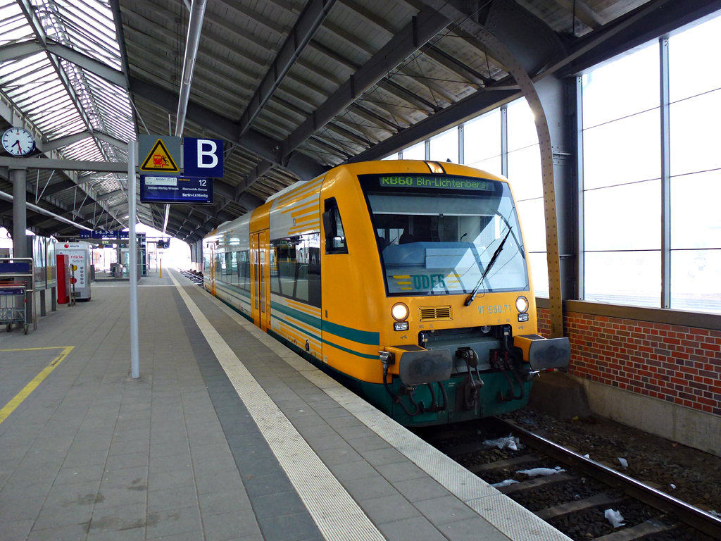 27. Mrz 2013 - RB60 steht in Frankfurt (Oder) zur Abfahrt nach Berlin-Lichtenberg bereit.