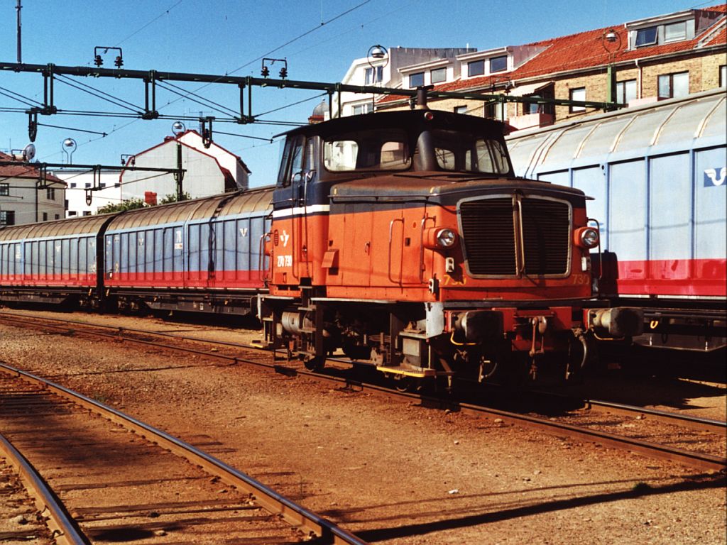 270 730 auf Bahnhof Lysekil am 15-7-2000.  Bild und scan: Date Jan de Vries.
