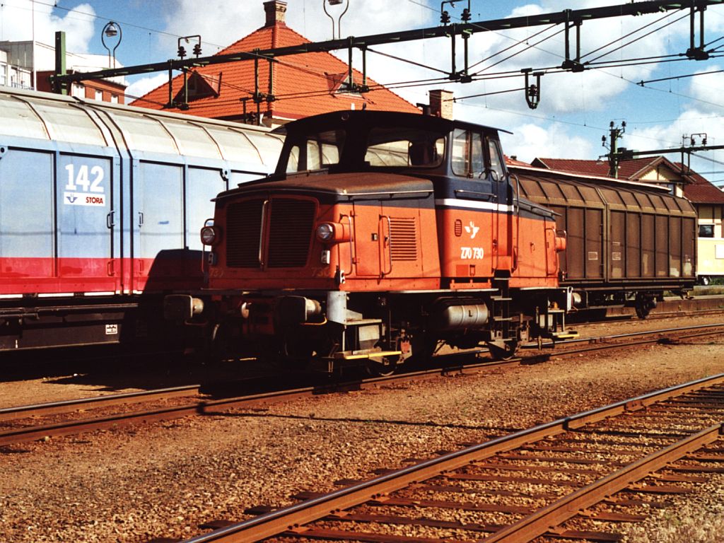 270 730 auf Bahnhof Lysekil am 15-7-2000.  Bild und scan: Date Jan de Vries.