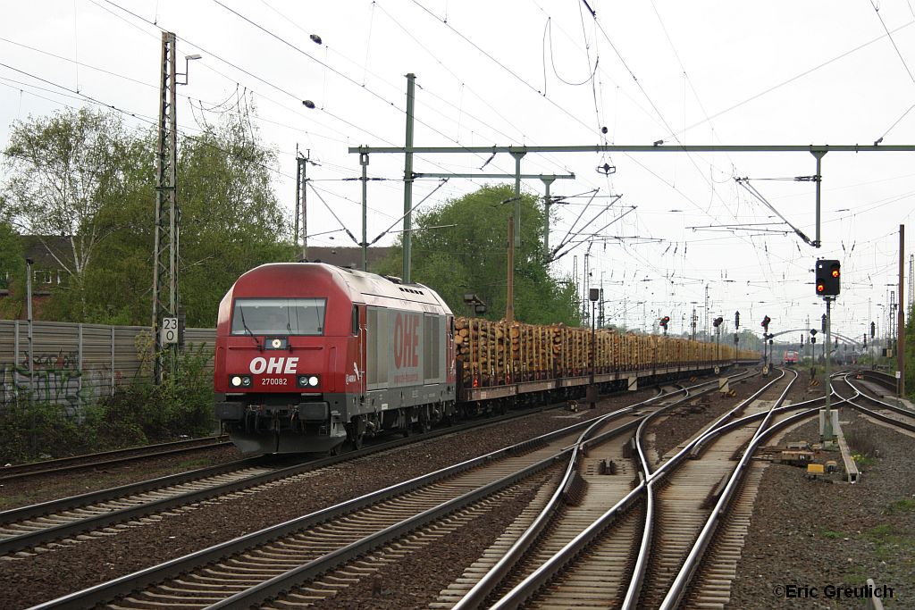 270082 der OHE mit einem Holzzug am 27.4.10 in Hannover Linden/Fischerhof.