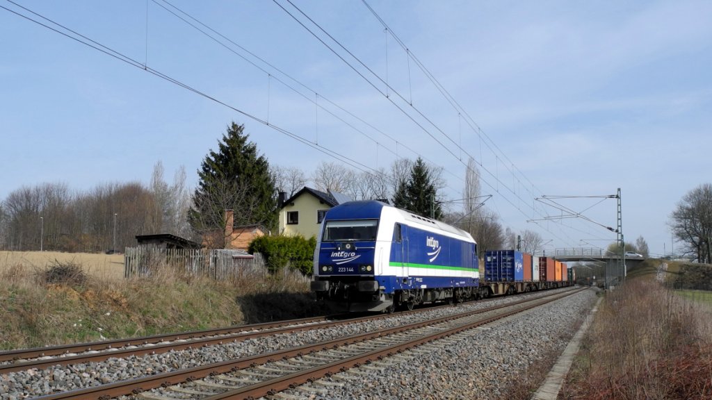 27.03.2012 BR 223 verlt Reichenbach.