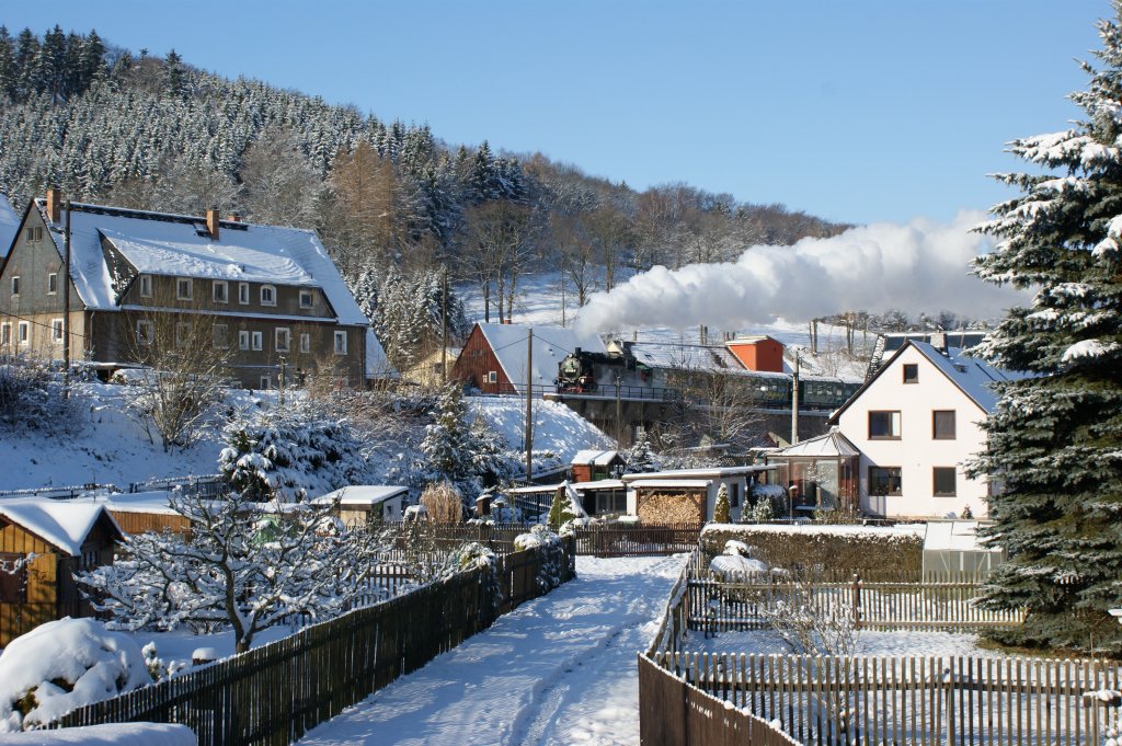 27.11.2010 - Weieritztalbahn, 99 1746 dampft durch Schmiedeberg