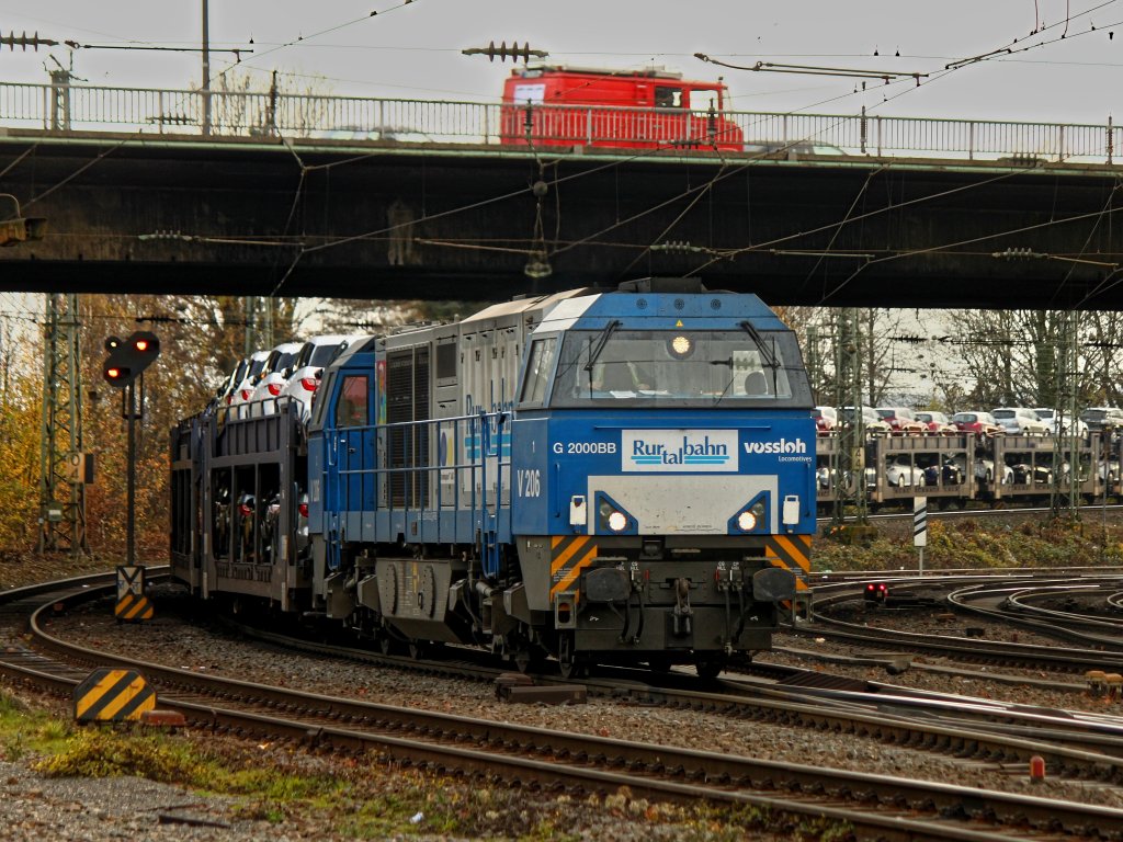 272 410-2 (V206) der Rurtalbahn kommt am 26.11.2011 mit einem Autozug die letzten Meter der Montzenroute von Belgien runter nach Aachen West.