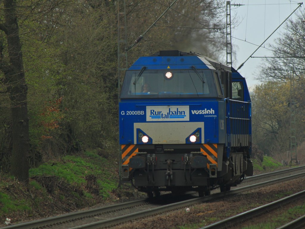 272 410-2, V206 der Rurtalbahn, eine MAK G2000BB kommt am 30.03.2012 als Lz die Montzenrampe von Aachen West nach Belgien hoch, nachdem sie kurze Zeit vorher einen leeren Autozug von Belgien kommend in Aachen West abgestellt hat.