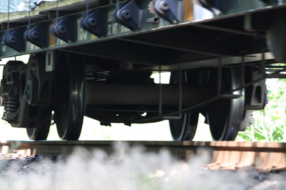 2.7.2012 bei Newburgh, NY / CSX Line am Hudson. Drehgestell eines Flachwagens.