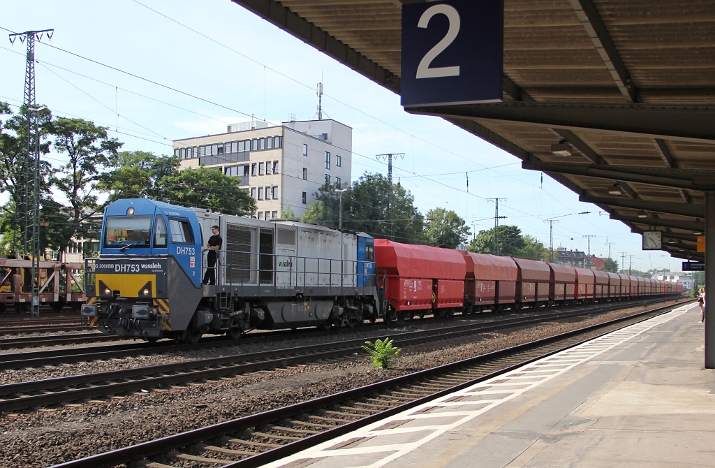273 104, DH 753 der HGK, mit Erzwagenzug durch K�ln West. Aufgenommen am 17.08.2012.