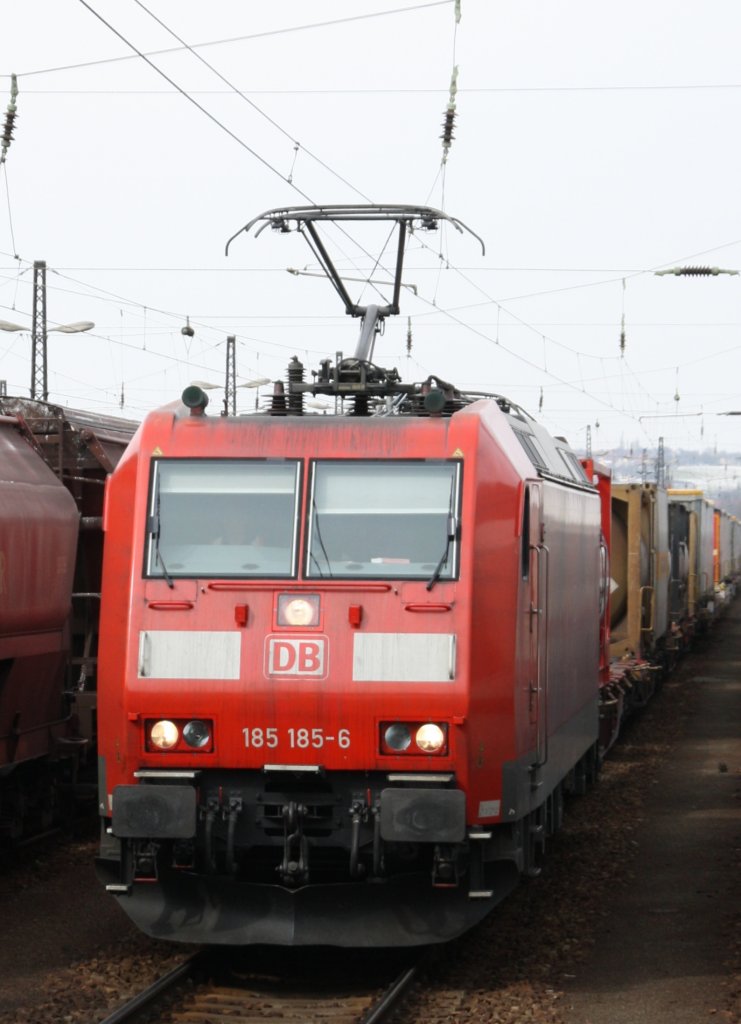 27.3.2013 Dresden Friedrichstadt. 185 185 hat soeben einen Containerzug gebracht.