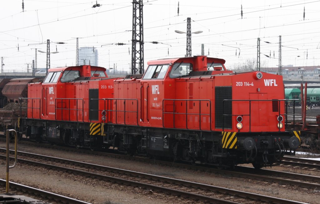 27.3.2013 Dresden Friedrichstadt. 203-114 und -113 von WFL