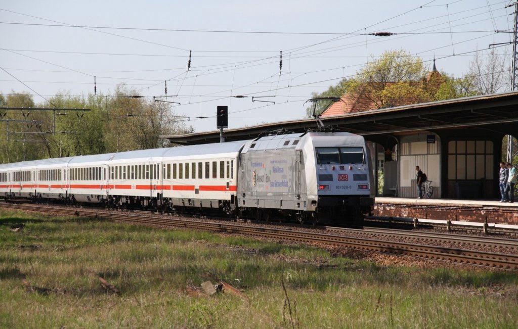 27.4.2012 Zepernick. IC 2356 mit 101 028 im  800 Jahre Sachsen-Anhalt  Design