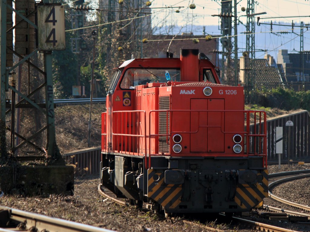 275 117-0 (ESG1), eine MaK G 1206 steht am 21.03.2011 abgestellt in Aachen West. 