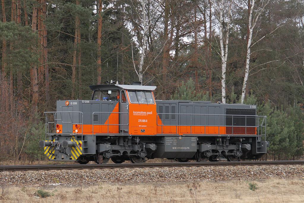 275 805 von locomotives pool, vermietet an die PCK Raffinerie GmbH Schwedt, am 20.02.2011 auf dem Weg ins PCK am Bahnbergang Torfbruch-Heuallee