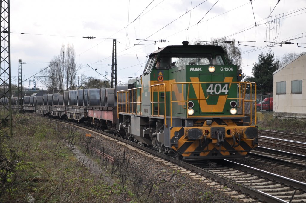 275 905 ( Dortmunder Eisenbahn 404 ) am 11.04.2010 kommt nach Oberhausen-Osterfeld