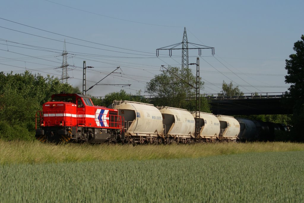277 804-1 (i.A. fr Neusser Eisenbahn) mit einem Kalkzug in Ratingen am 01.06.2011