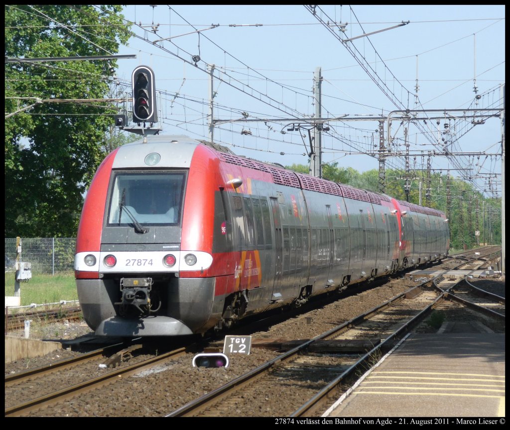 27874 verlsst den Bahnhof von Agde (21.08.2011)