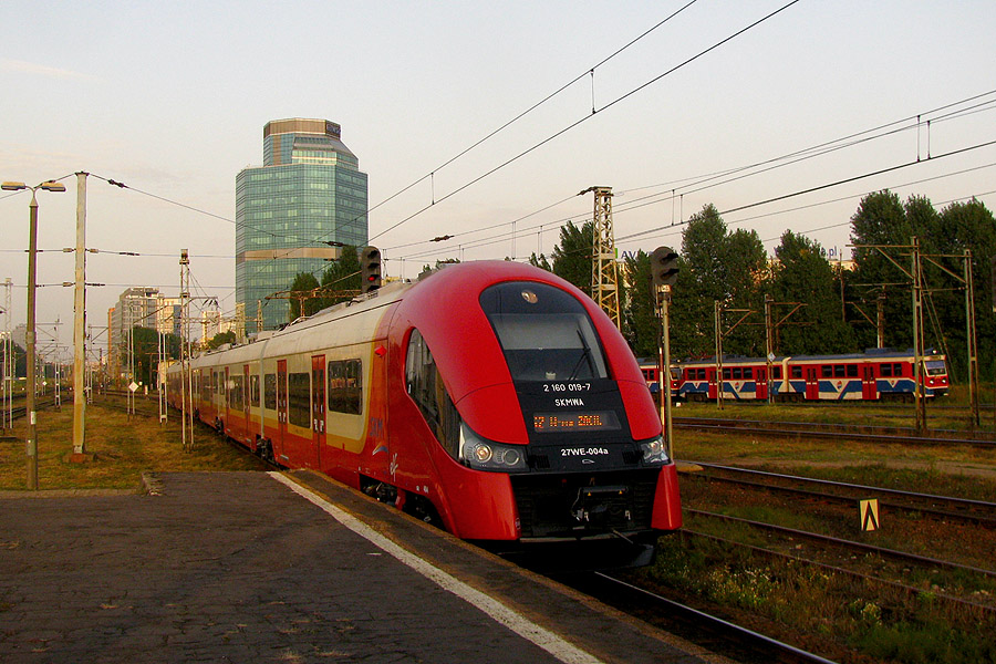 27WE-004 als ein Zug der Linie S2, Warszawa Zachodnia, 5.09.2011