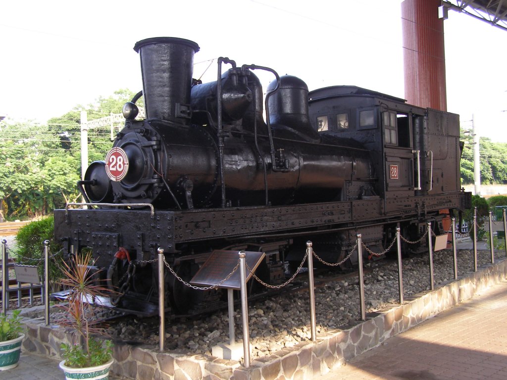 28 Dampflokomotive
Standort: MiaoLi Museum / Taiwan (30.05.2009)
2434’01.39  N
12049’19.91  E
Dieser Lokomotiven-Typ ist im Einsatz bei der Personenbefrderung in den Bergen von AliShan.(AliShan Forest Railway)