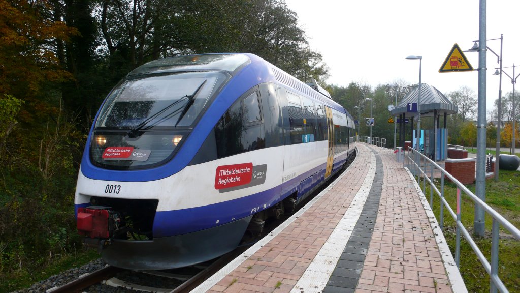 28.10.2011 die Mitteldeutsche Regiobahn ist im Ueckermnder Stadthafen angekommen