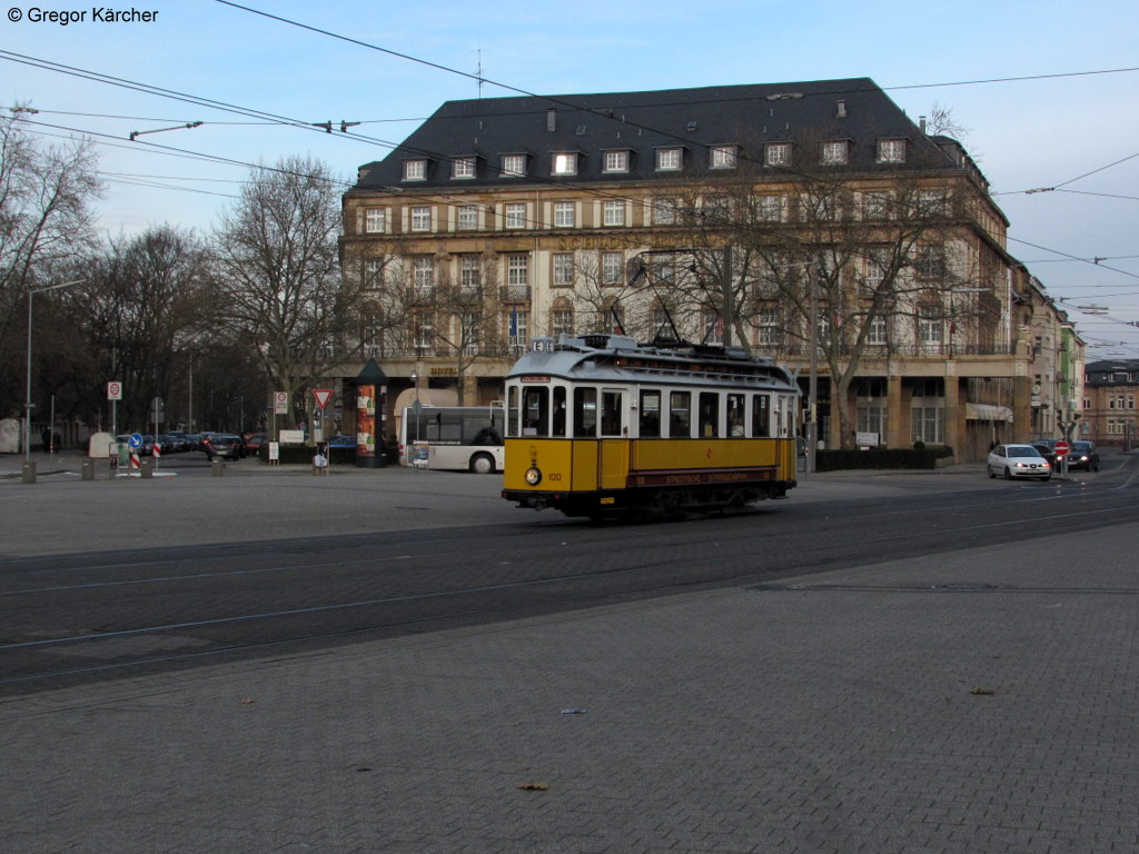 28.11.2010: TW 100 erreicht den Karlsruher Hbf.