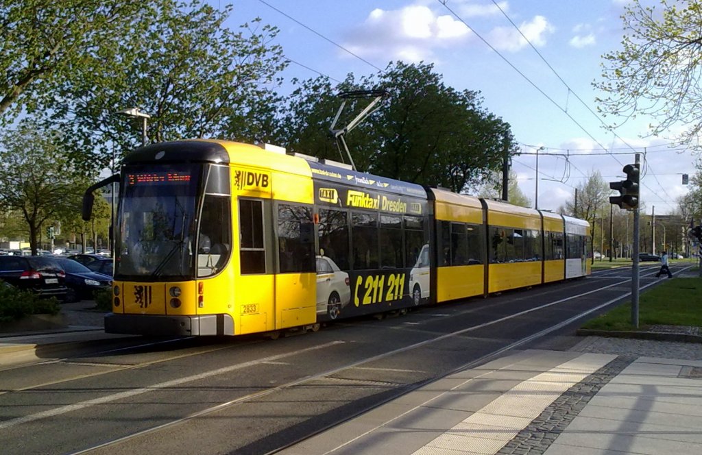 2833 der Linie 3 bei der Einfahrt am Pirnaischen Platz.
12.04.11