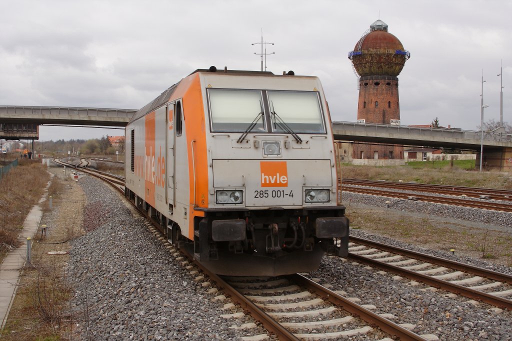 285 001 der Havellndischen Eisenbahn am 07.04.2012 im Bahnhof Halberstadt.