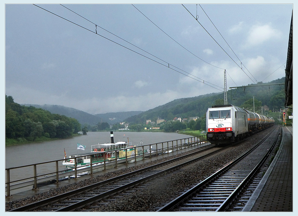 285 103 der ITL durchfhrt Knigstein Richtung Dresden am 12.08.2010