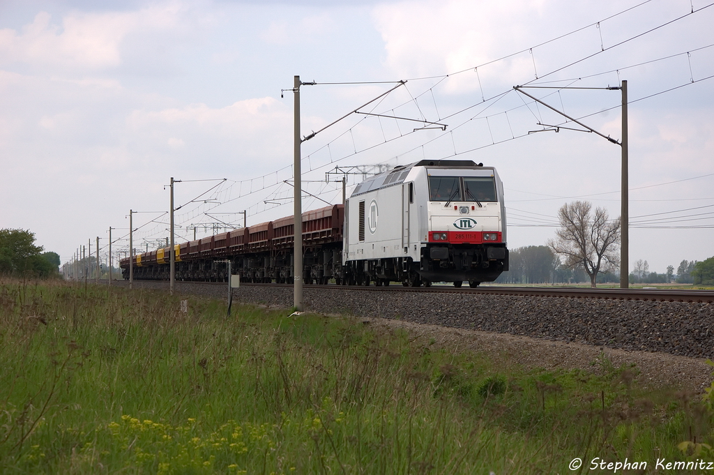 285 111-1 ITL - Eisenbahngesellschaft mbH mit einem Ua Ganzzug in Vietznitz und fuhr in Richtung Nauen weiter. Netten Gru an den Tf! 10.05.2013