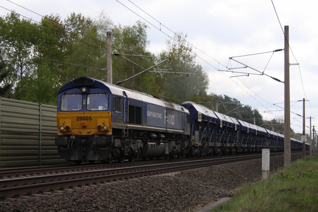 290 05 kam am 05.04.2010 mit einem Gterzug durch Gifhorn in Richtung Hannover