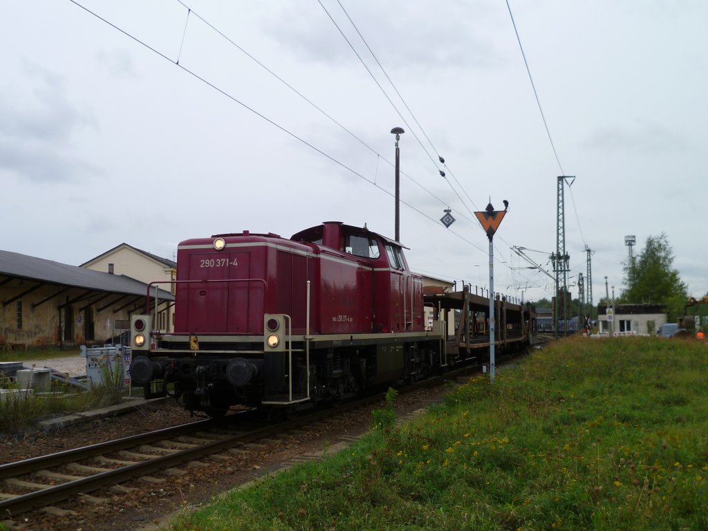 290 371-4 bei der Ausfahrt am 19.09.11 im Hbf Zwickau/Sachs.

