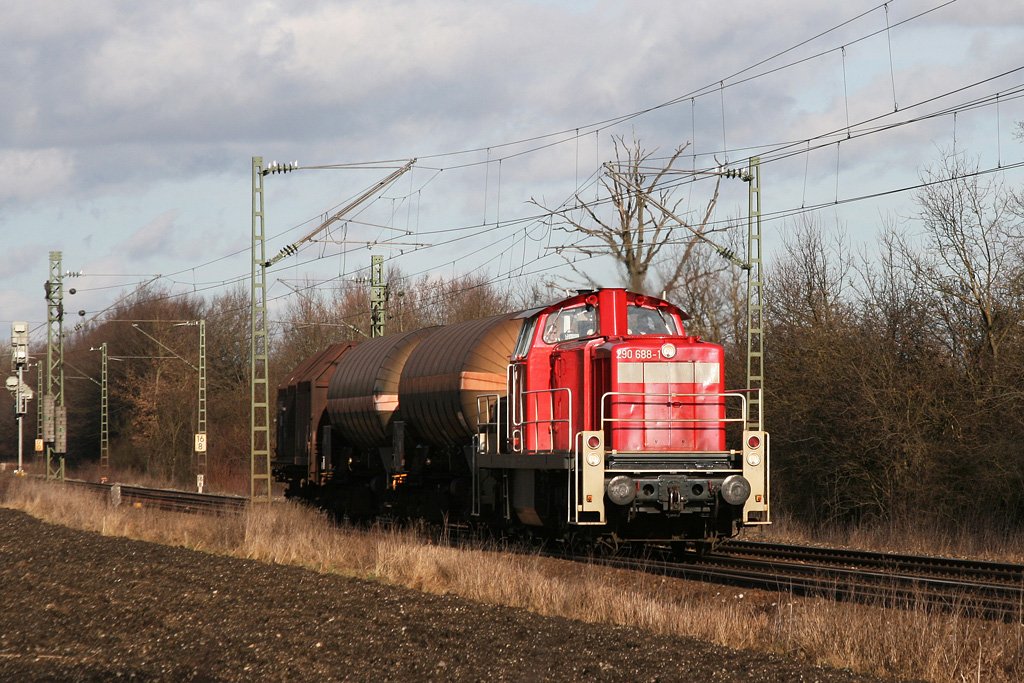 290 688 mit kurzer bergabe nach Mnchen Nord am 28.12.2009 bei Feldmoching.