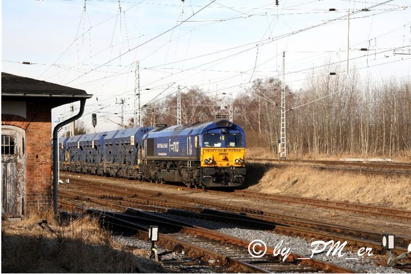 29001 (92 80 1266 461-3 D-HHPI) wartete am 27.02.2012 in Elstal auf ihren nchsten Einsatz