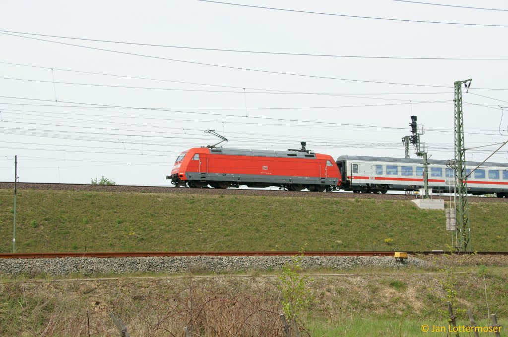 29.04.2010. Br 101 073-5 befhrt mit einem IC die Steigung bei Lehrte.