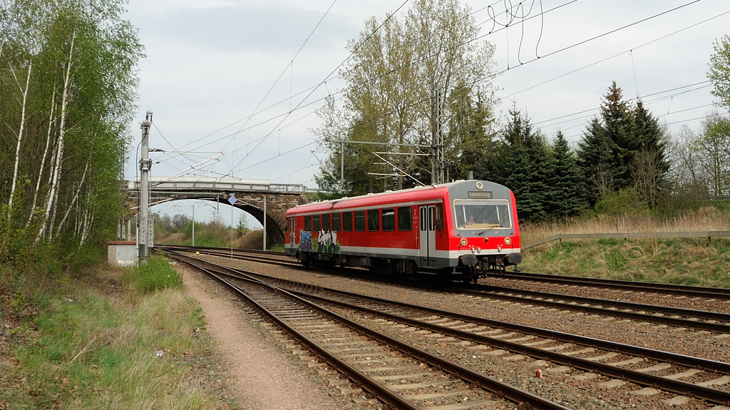 29.04.2012 Unbekannter Triebwagen im Bf Neumark/Sachs.