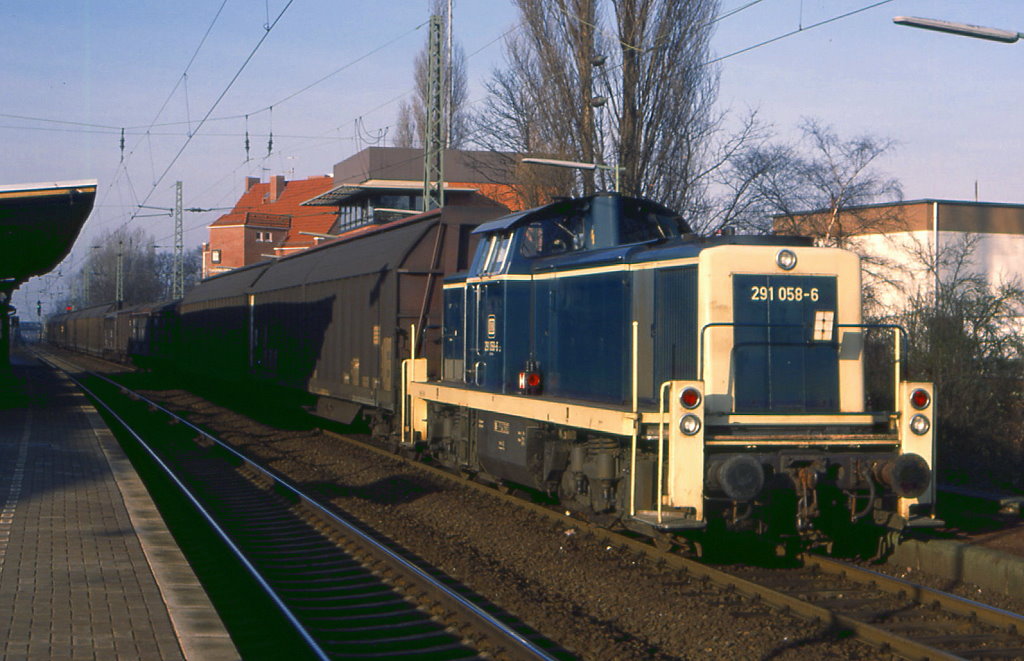 291 058 rangiert im Bahnhof Bremen Sebaldsbrck am 11.01.1989.
