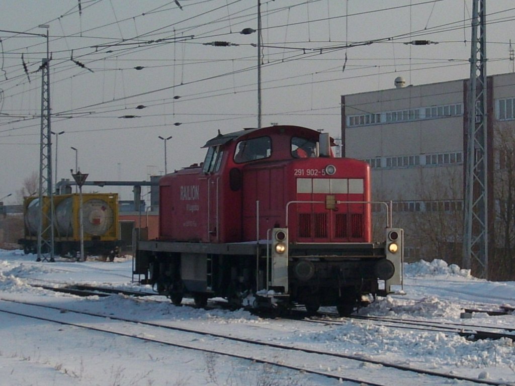 291 902 am 05.Februar 2010 unterwegs zum Hafen in Mukran