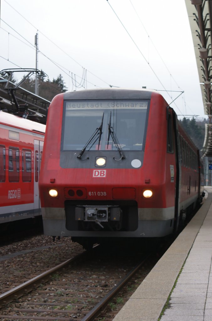 29.11.2009 in Rottweil am Gleis 4 ,RE 22313 mit 611 038 nach Neustadt.
