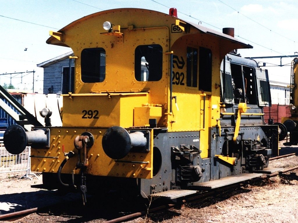 292 in Haarlem Bahnbetriebswerke am 5-8-1995. Bild und scan: Date Jan de Vries.