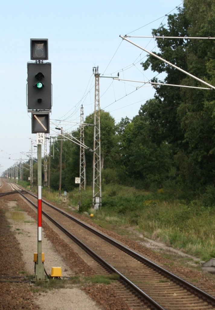 2.9.2012 Jatznick. Ks 1 + Zs 7 (Gleiswechselanzeige) - RE 3 nach Stralsund fuhr zwischen Jatznick und Ducherow links.