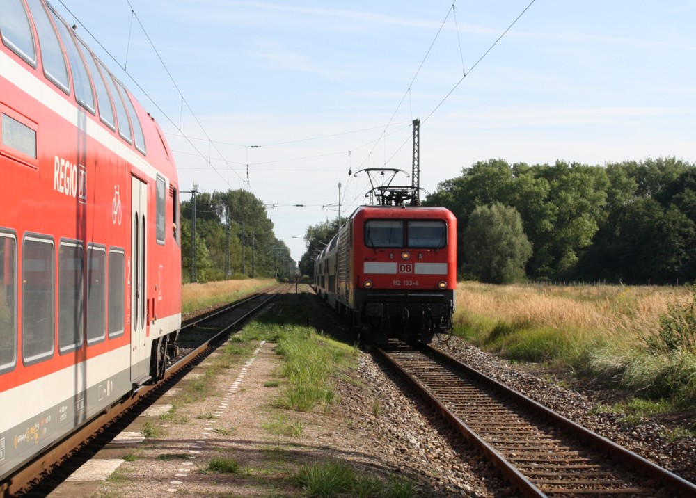 2.9.2012 Unspektakulre Kreuzung zweier RE 5 auf der (Berliner) Nordbahn in Sternfeld. 