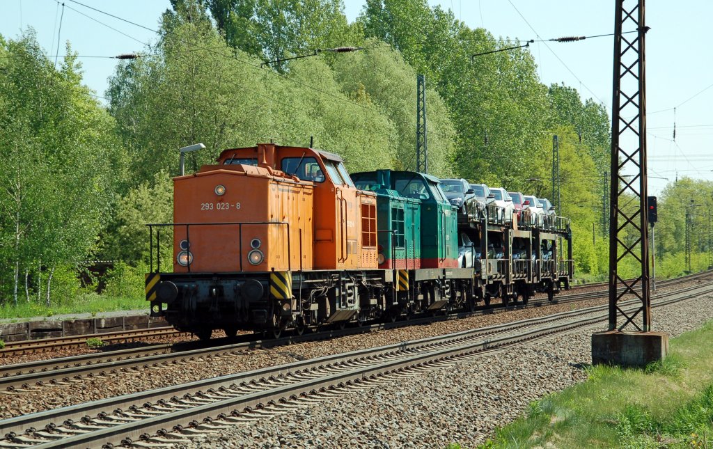 293 023 der MTEG und 204 237 WSET ziehen zusammen am 06.05.11 einen Autotransportwagen durch Leipzig-Thekla Richtung Mockau.