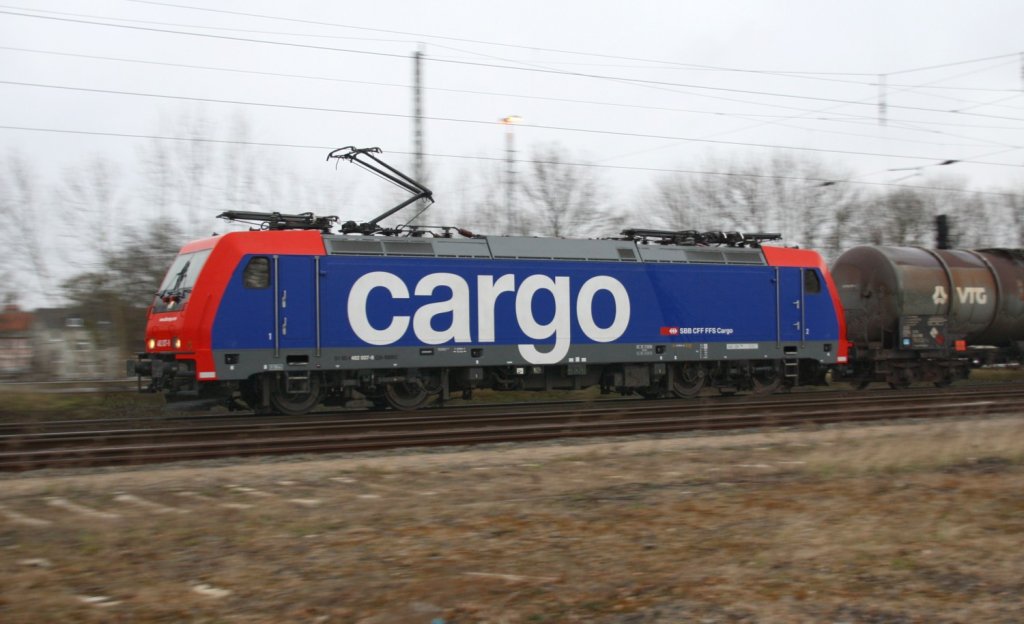 29.3.12 Bernau bei Berlin. Re 482 037 von SBB Cargo s�dw�rts mit Kesselzug.
