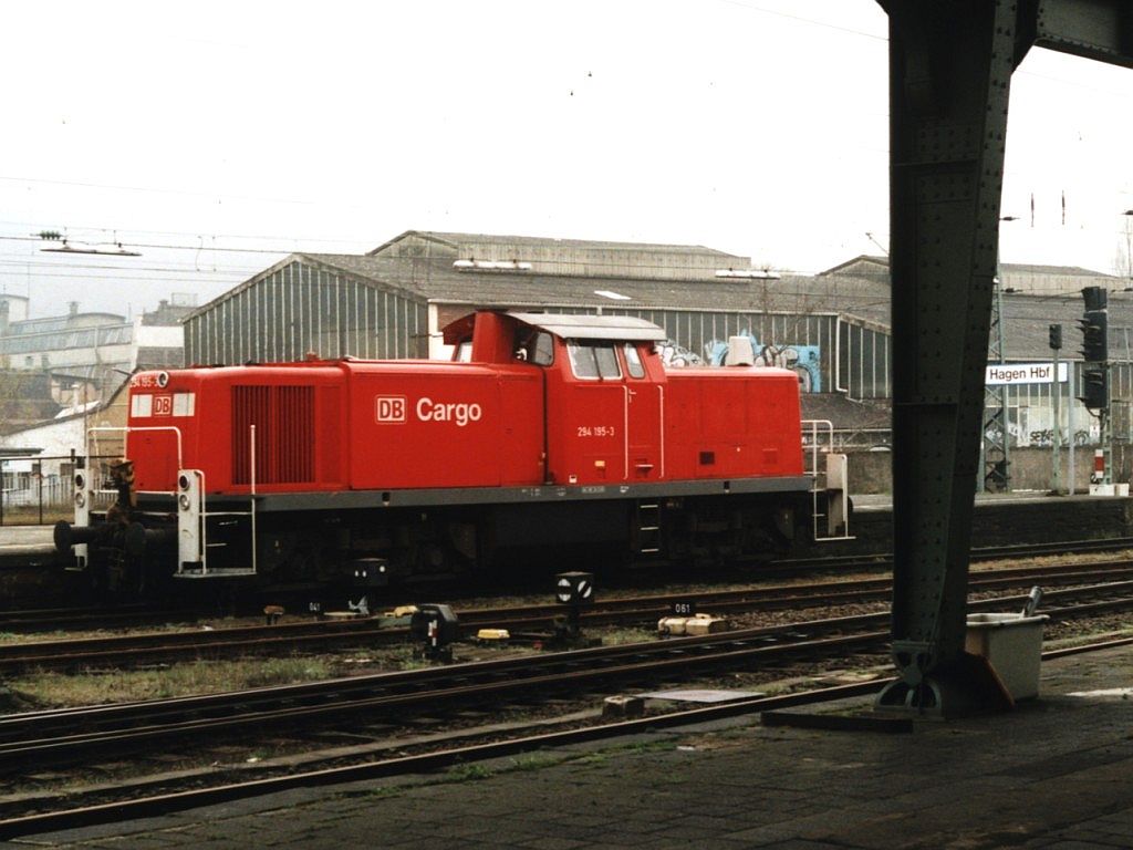 294 195-3 auf Hagen Hauptbahnhof am 21-4-2001. Bild und scan: Date Jan de Vries.