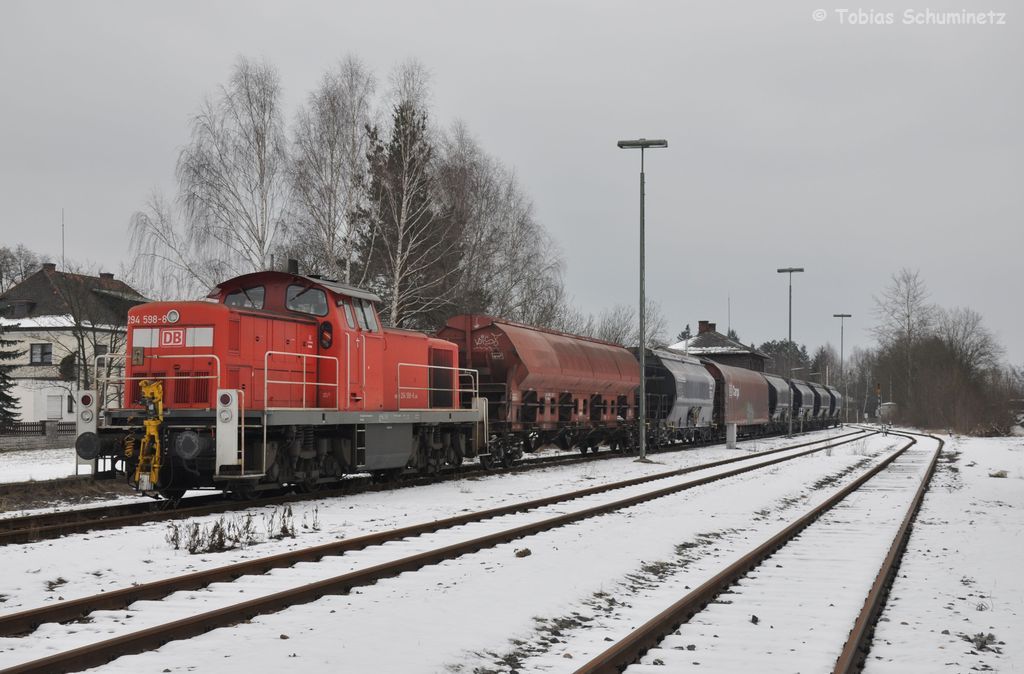 294 598 (98 80 3294 598-8 D-DB) mit EK56937 am 12.02.2013 in Hirschau. (Strecke Amberg - Schnaittenbach)