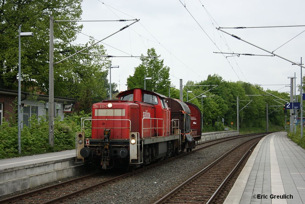 294 631 mit einem Schadwagen am 13.5.10 in Wennigsen.