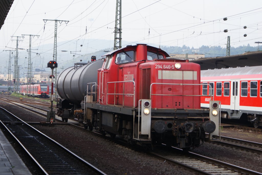 294 646-5 mit 1 Kesselwagen bei der Durchfahrt in Koblenz Hbf am 02.07.09