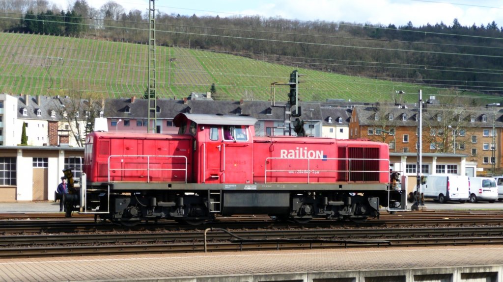 294 646 rangiert im Trierer Hauptbahnhof. Fr den neuen  Betriebsnummernsalat  reichte der Platz neben der Tr nicht mehr aus...