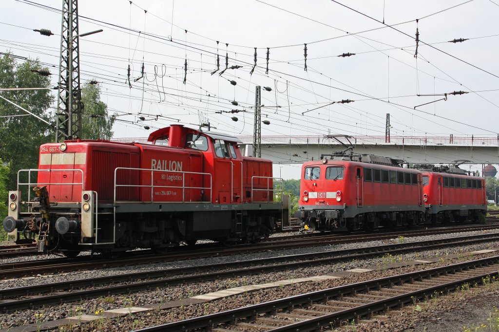 294 667,140 843 und 140 850 am 27.5.10 in Duisburg-Entenfang