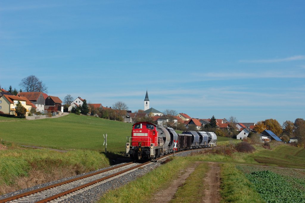 294 676 am 29.10.2010 mit G�terzug bei Gebenbach (Strecke Amberg-Schnaittenbach)